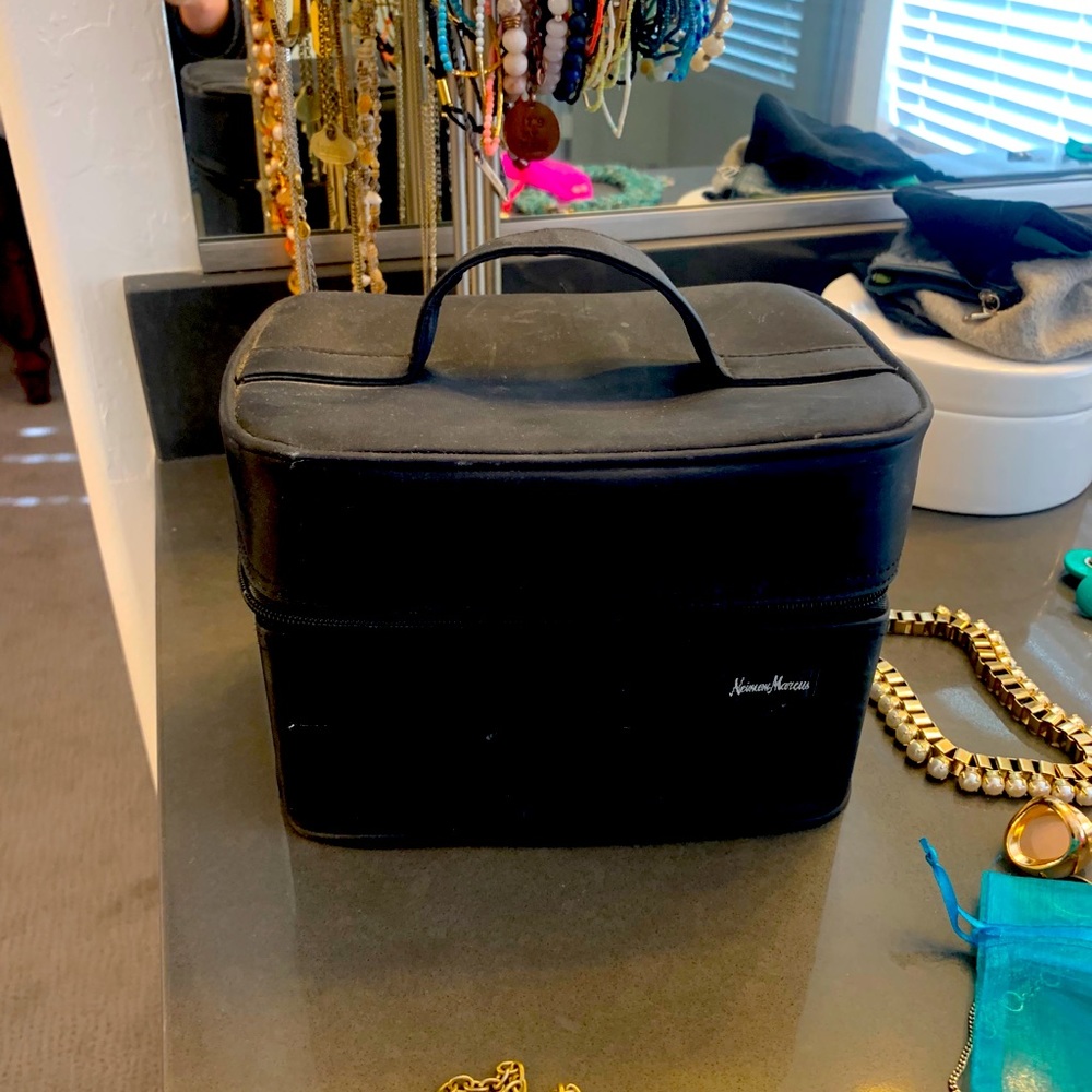 Awesome surprise jewelry box with 10 pieces